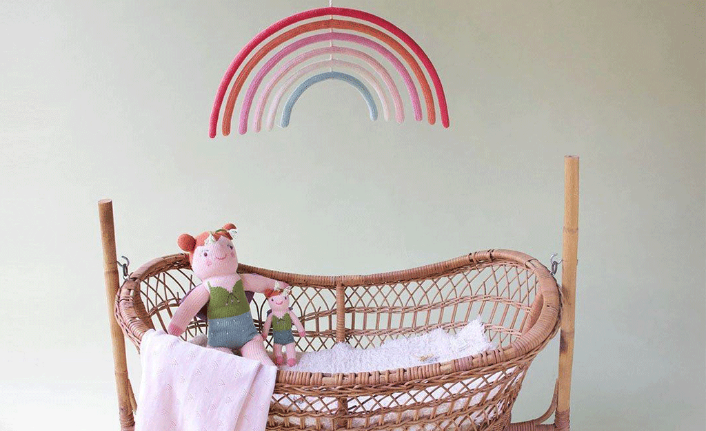 Knit Wall Hanging Rainbow